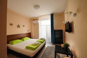 Postel nebo postele na pokoji v ubytování Best Rest Guest Rooms