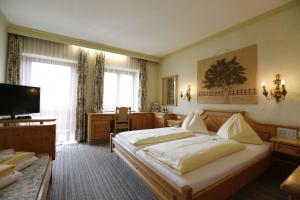 Кровать или кровати в номере Premium Wanderhotel Steirerhof