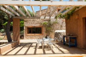 Patio alebo iná vonkajšia časť ubytovania Finca Pessal