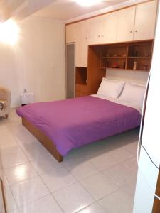 Postel nebo postele na pokoji v ubytování Marmari vacation flat