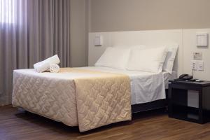 Кровать или кровати в номере Hotel Lunes