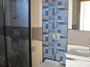 A bathroom at Konak Sari