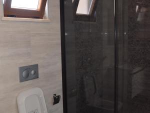 A bathroom at Konak Sari