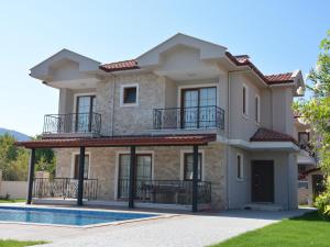 The swimming pool at or close to Konak Sari