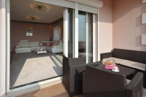 Posedenie v ubytovaní Villa Anteana with view and pool of 60m2