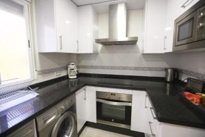 Kuchyňa alebo kuchynka v ubytovaní Apartamento Montes de Oca + 37 fotografií