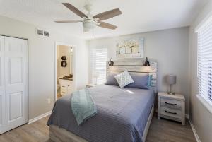 a bedroom with a bed with a ceiling fan at La Casa Del Mar 610 Star5Vacations in Dunedin