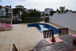 The swimming pool at or close to Casa con amarre y piscina privados ref 306