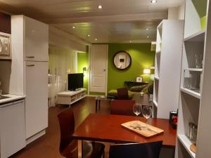 A kitchen or kitchenette at STUDIO 7