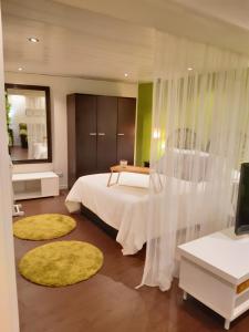 A bed or beds in a room at STUDIO 7