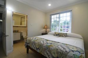 เตียงในห้องที่ Choose To Be Happy at Gardens of Blissett GOB#1 & GOB #2 - Two Bedroom Apartments