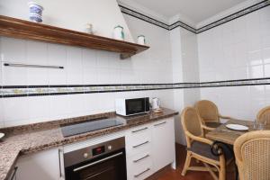Kuchyňa alebo kuchynka v ubytovaní Apartamento Mar de Korus