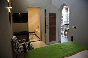 Μια τηλεόραση ή/και κέντρο ψυχαγωγίας στο L'Alcazar