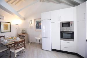 Kuchyň nebo kuchyňský kout v ubytování Apartamento Mar de Alborán