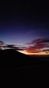 AlojeraにあるLa Pimenteraの空の丘の上の夕日