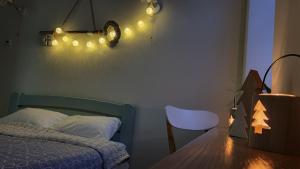 Postel nebo postele na pokoji v ubytování Scandi Apart Odessa