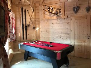 Бильярд в Chalet de la Royotte - Sauna & SPA