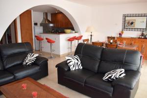 A seating area at Casa con amarre y piscina privados ref 306