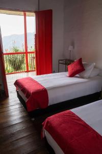 A bed or beds in a room at Birdglamping Los Arboles Hotel