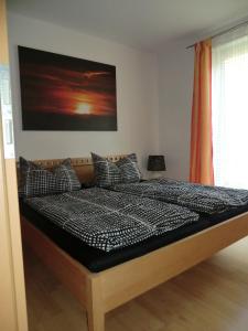 a large bed in a bedroom with at Ferienwohnung Am Wildmeisterweg in Wernigerode