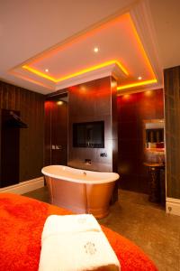 A bathroom at Breck Apartments 