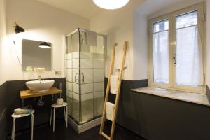 Koupelna v ubytování Terrazza Santa Chiara + 54 fotografií