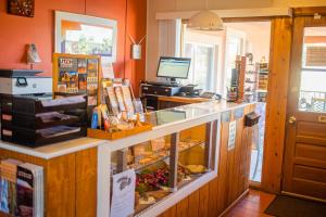 a shop with a counter with a display at Kokopelli Inn in Bluff
