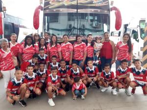 a group of children and adults in front of a bus at Hotel Monaco De Riohacha in Ríohacha