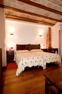 Łóżko lub łóżka w pokoju w obiekcie Casa Rural Torredano