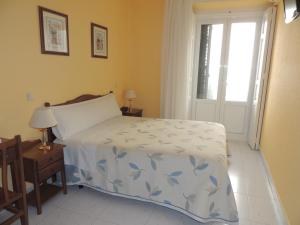 a bedroom with a bed and a window at Hostal Gonzalo in Madrid