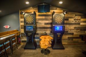two arcade machines in a restaurant with a wall at Squirrel Tree Resort in Leavenworth
