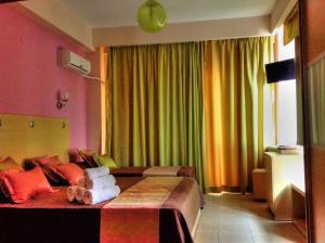Кровать или кровати в номере Maranton Beach Hotel