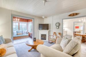 a living room with a couch and a table at Seaside Classic Cozy Bungalow in Seaside