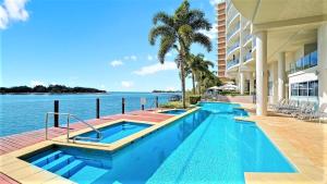 The swimming pool at or near Luxury Waterfront Maroochydore Free Wine Netflix Parking