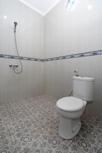 Et badeværelse på Nusa Sentana Lembongan Bali + 29 billeder