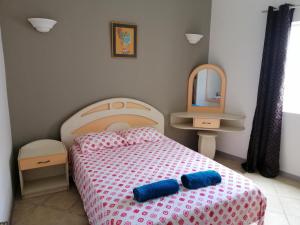 Giường trong phòng chung tại Montagu Villa, Flic en Flac, Mauritius