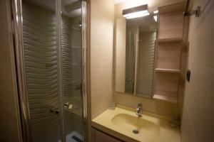 Een badkamer bij Apartment HT