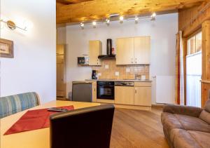 A kitchen or kitchenette at Appartement Oberreiter