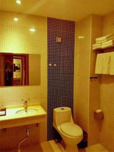 
A bathroom at Beijing Kunji Hotel
