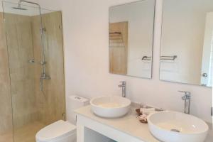 Koupelna v ubytování Villa Mokkaran, 3 Bedrooms, Chaweng Noi