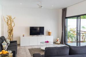 TV a/nebo společenská místnost v ubytování Villa Mokkaran, 3 Bedrooms, Chaweng Noi