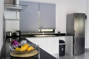 Kuchyň nebo kuchyňský kout v ubytování Villa Mokkaran, 3 Bedrooms, Chaweng Noi