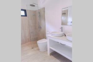 Koupelna v ubytování Villa Mokkaran, 3 Bedrooms, Chaweng Noi