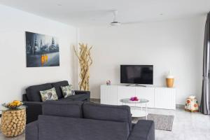 TV a/nebo společenská místnost v ubytování Villa Mokkaran, 3 Bedrooms, Chaweng Noi