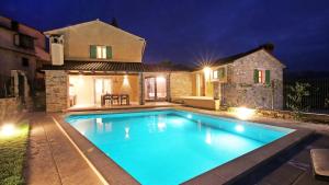 Fotografia z galérie ubytovania Beautiful villa Benvenuti with private pool near Motovun v destinácii Motovun
