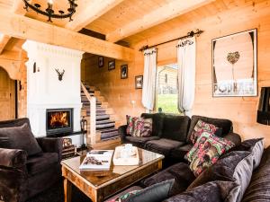 Część wypoczynkowa w obiekcie TatryTop Osada Luxury Chalets Kościelisko