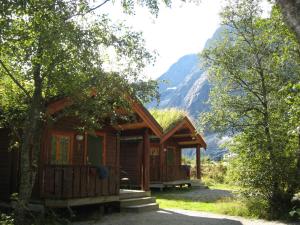 Galeriebild der Unterkunft Trollveggen Camping in Åndalsnes