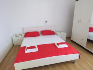 Postel nebo postele na pokoji v ubytování Novalja center