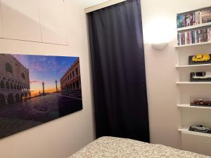 Ένα ή περισσότερα κρεβάτια σε δωμάτιο στο Suite Apartment in MC Center, 5min walk to Casino & the Port and 1min from underground train station