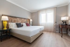 Postel nebo postele na pokoji v ubytování Hotel Leon d'Oro